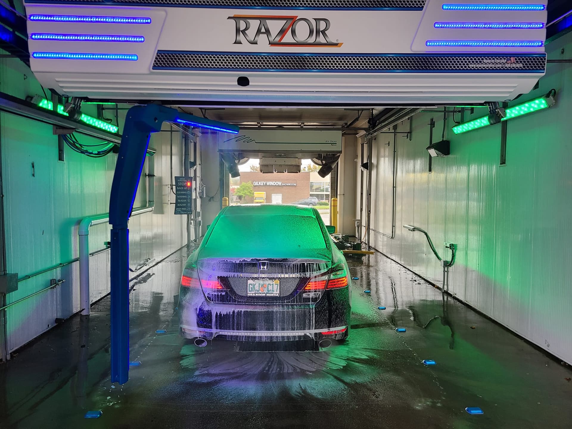 Washworld Razor touchless bay